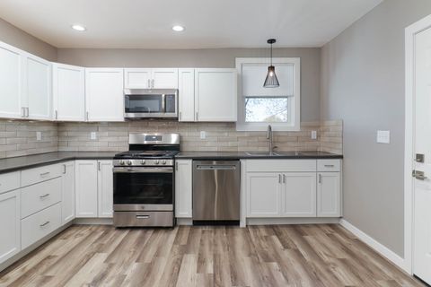 Tiny photo for 507 W Oakland Avenue, Bloomington, IL 61701 (MLS # 12595829)