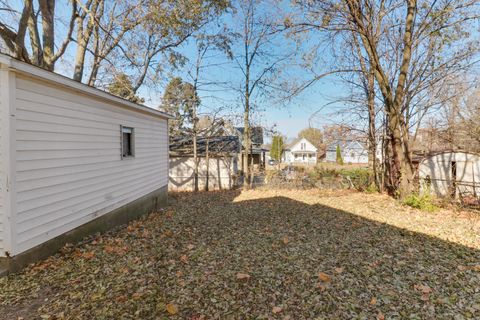 Tiny photo for 507 W Oakland Avenue, Bloomington, IL 61701 (MLS # 12595829)