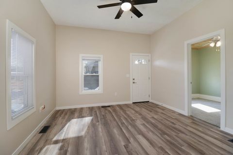 Tiny photo for 507 W Oakland Avenue, Bloomington, IL 61701 (MLS # 12595829)