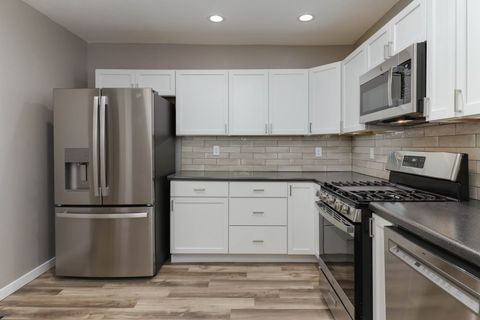 Tiny photo for 507 W Oakland Avenue, Bloomington, IL 61701 (MLS # 12595829)