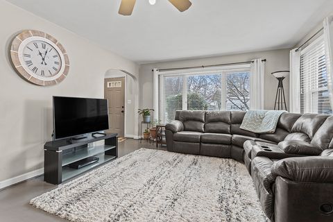 Tiny photo for 818 E 11TH Street, Lockport, IL 60441 (MLS # 12532179)