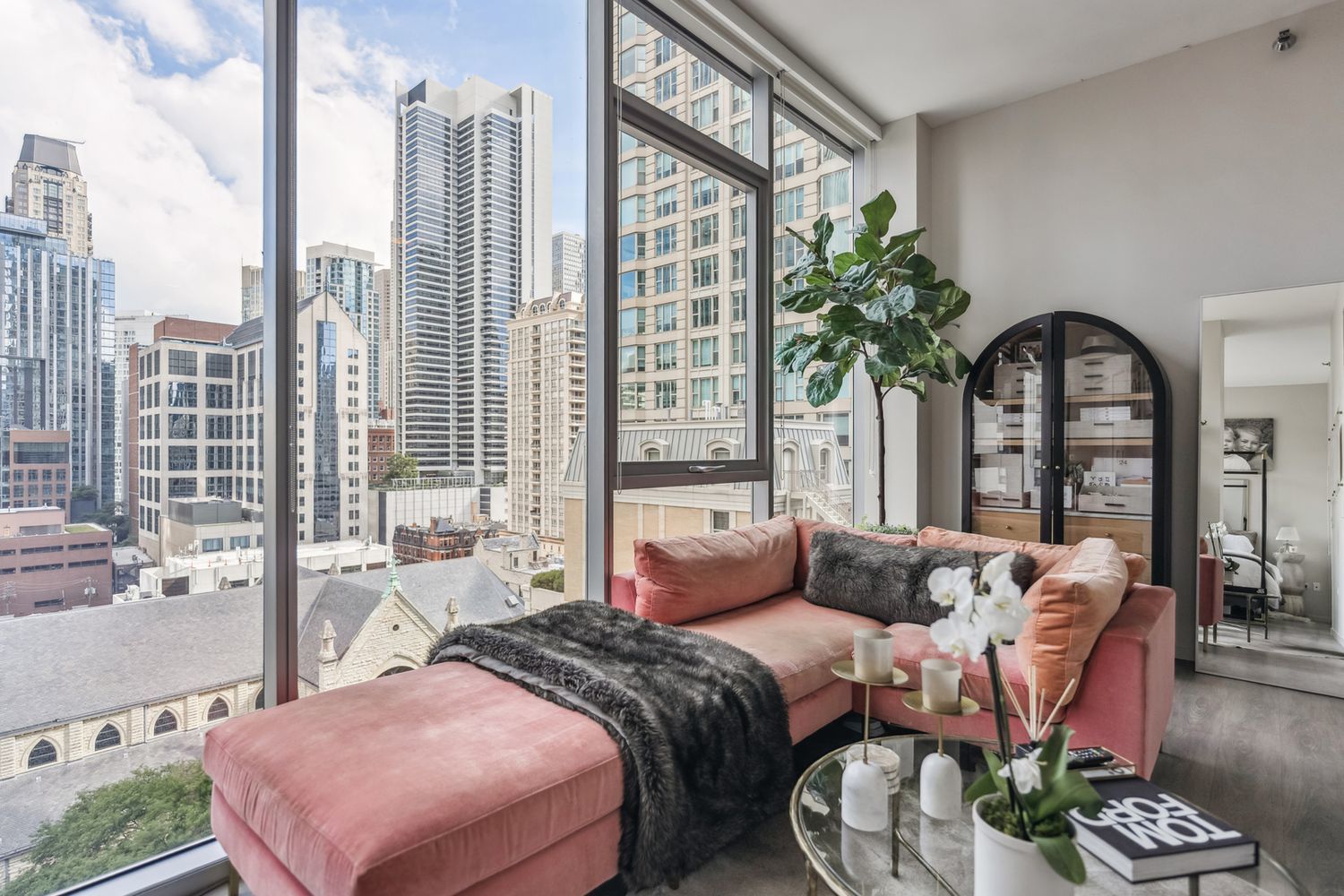 8 E Huron Street 1302