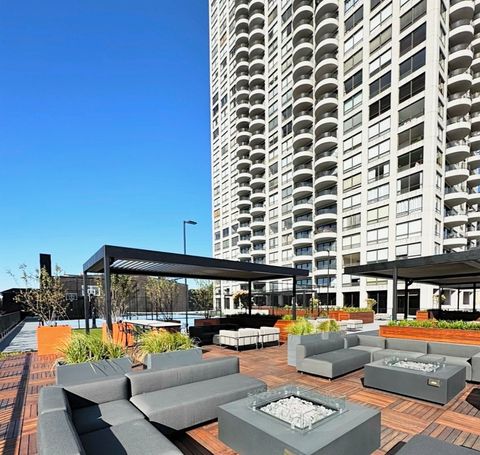 Tiny photo for 2020 N Lincoln Park West Park #18J, Chicago, IL 60614 (MLS # 12459205)