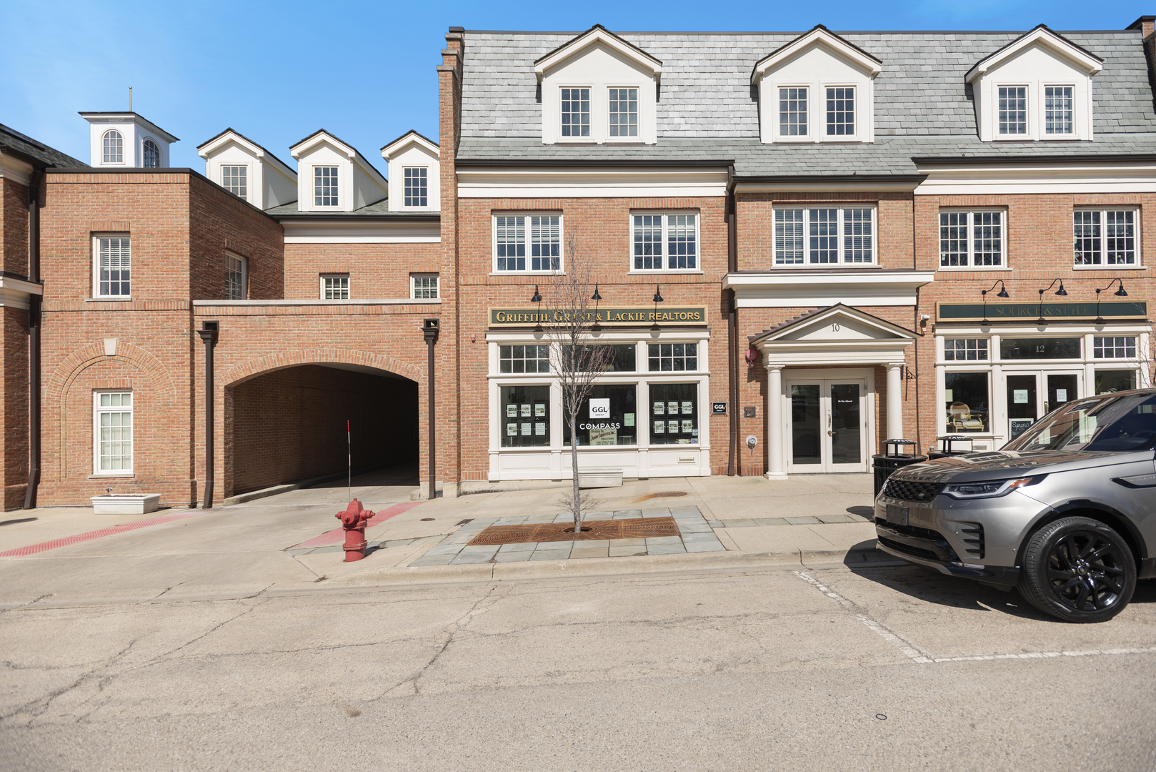 10 E Scranton Avenue 202B