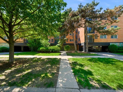 Tiny photo for 333 S EAST Avenue #306, Oak Park, IL 60302 (MLS # 12662778)