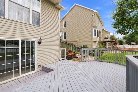 Tiny photo for 66 White Oak Drive, North Aurora, IL 60542 (MLS # 12601072)