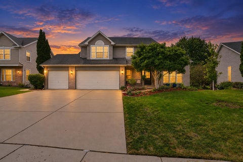 Tiny photo for 66 White Oak Drive, North Aurora, IL 60542 (MLS # 12601072)