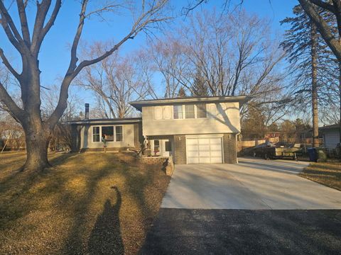 1852 Center Drive Carpentersville IL 60110