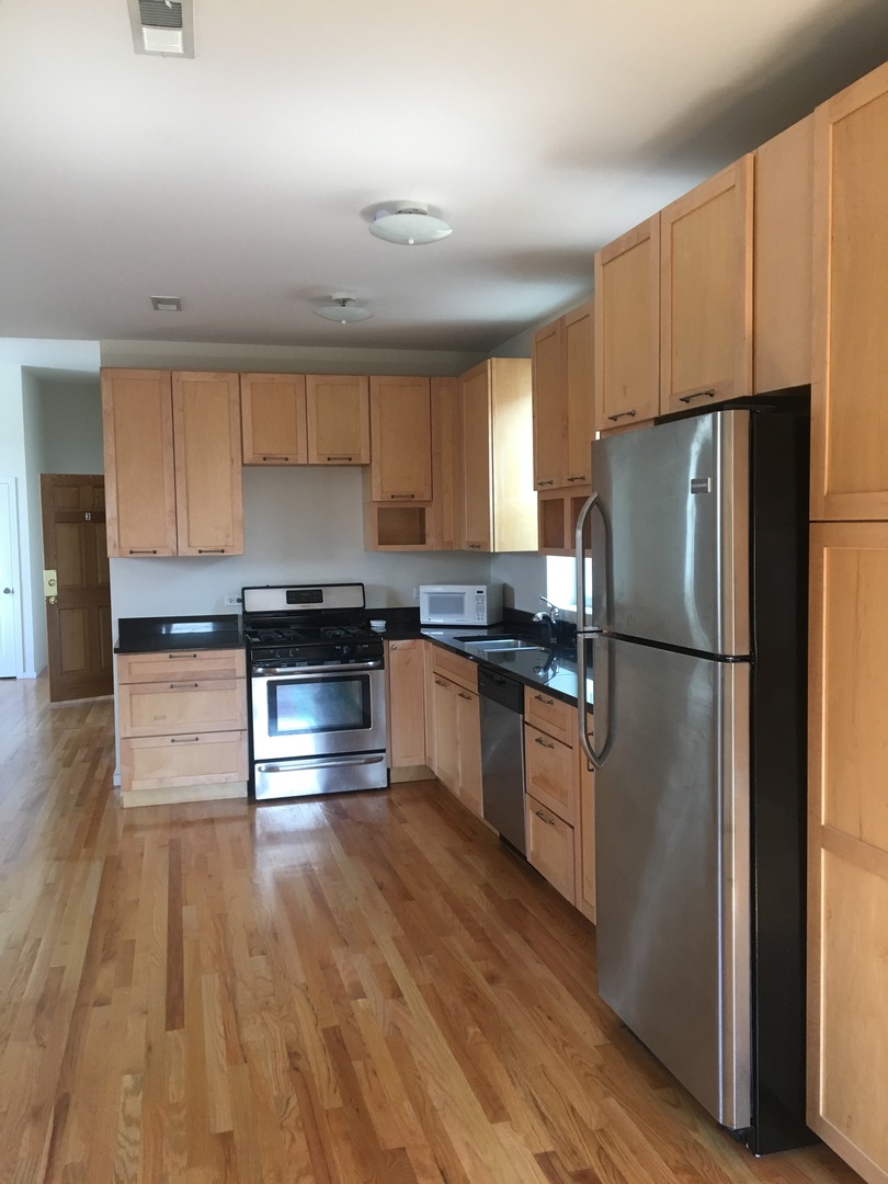 1538 N Western Avenue 2