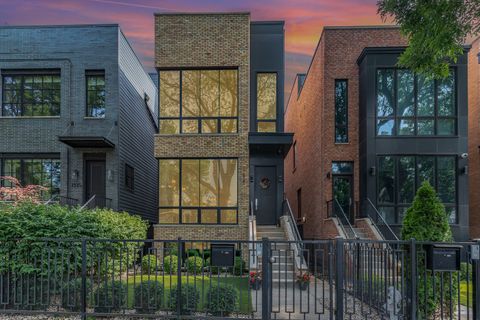 1927 W ERIE Street Chicago IL 60622