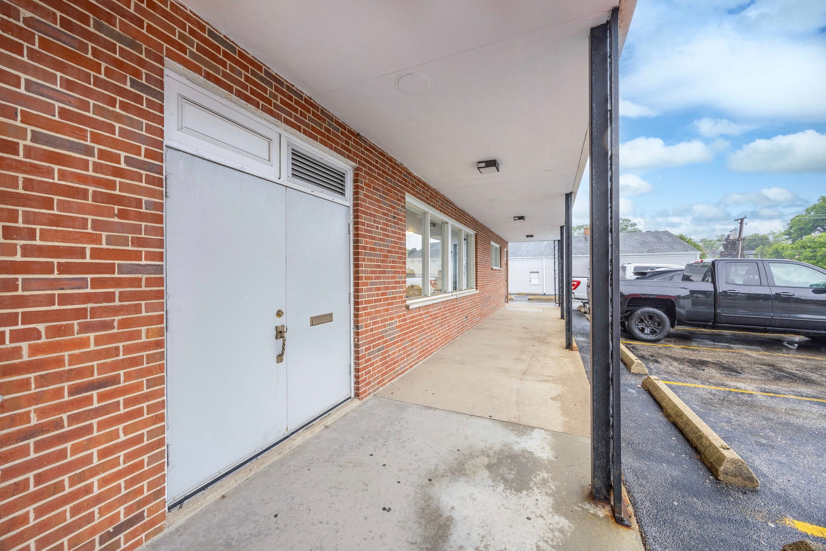 350 N York Street 2
