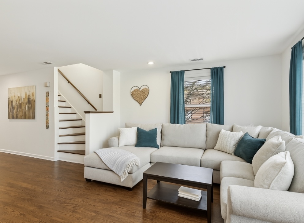 3257 N SEMINARY Avenue C