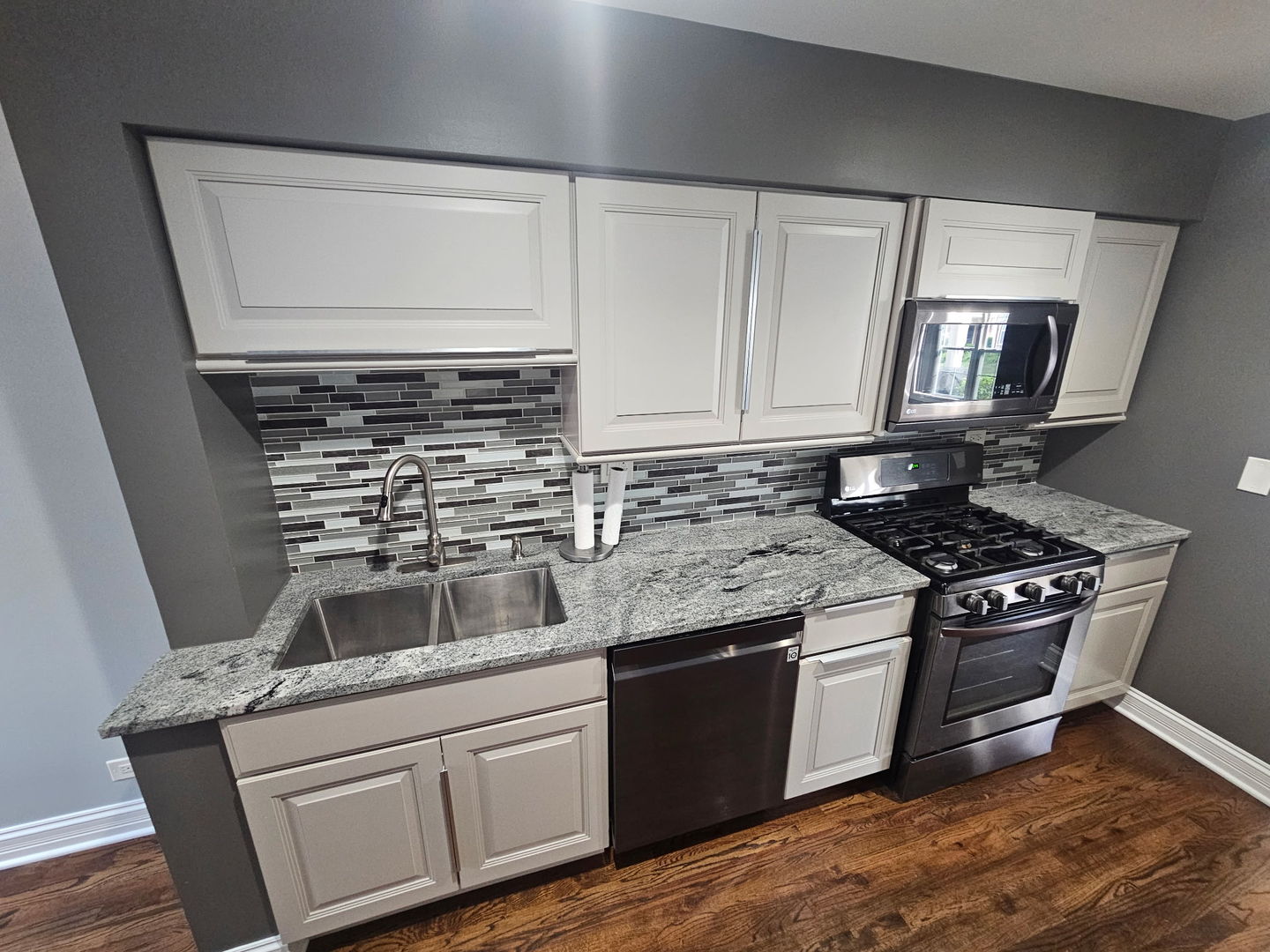 1414 HAMPSHIRE Court 0 - Photo 2