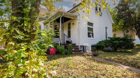 Tiny photo for 802 S Madison Street, Bloomington, IL 61701 (MLS # 12592350)