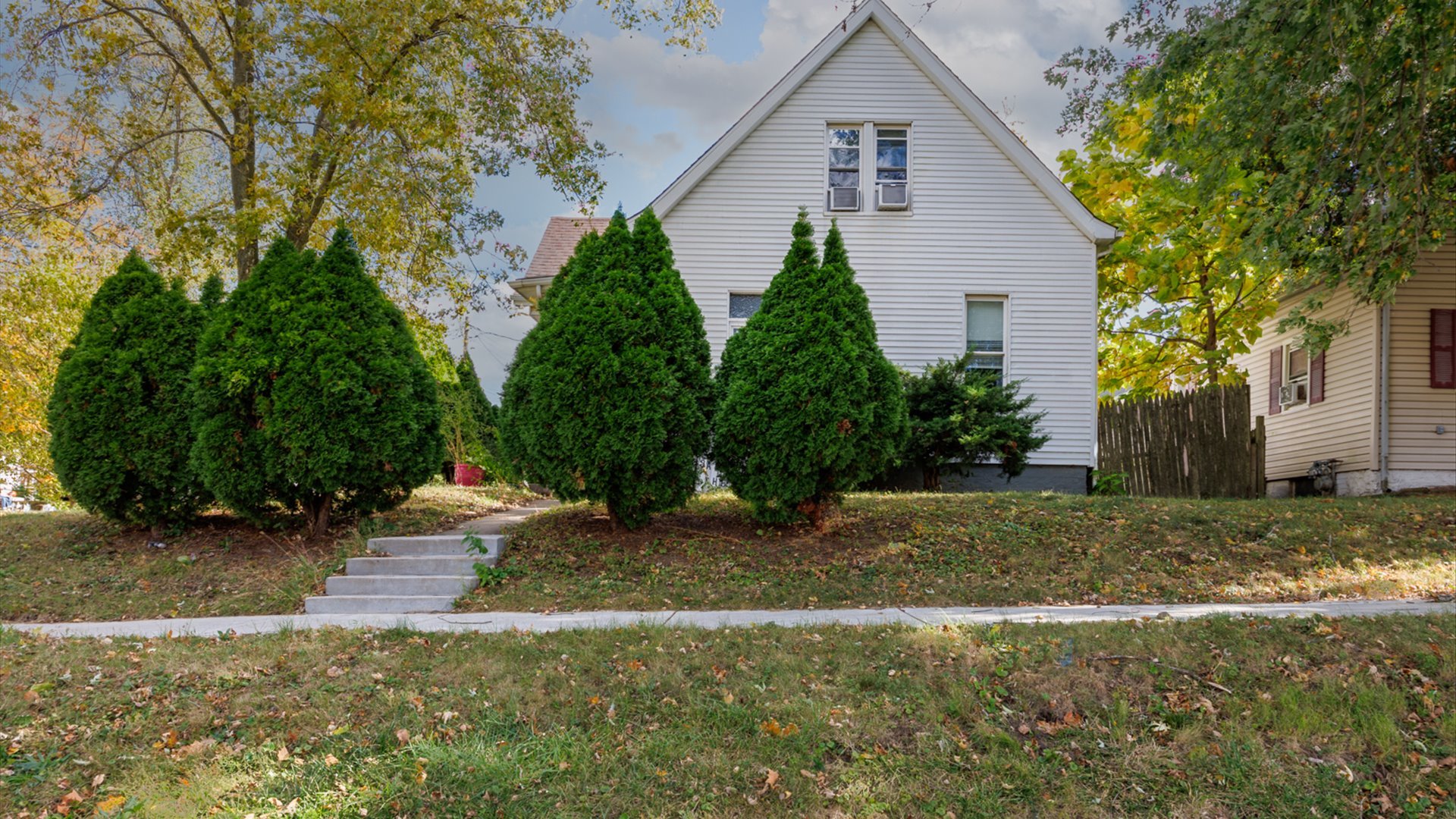 Photo 1 of 33 — 802 S Madison Street, Bloomington, IL 61701