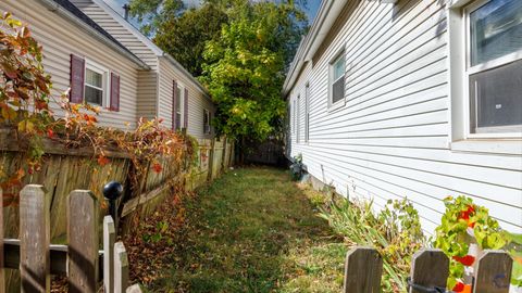 Tiny photo for 802 S Madison Street, Bloomington, IL 61701 (MLS # 12592350)