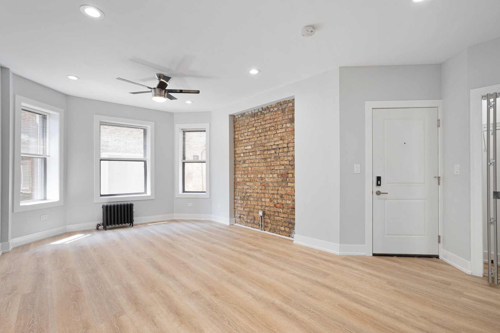 7512 N Eastlake Terrace 2E