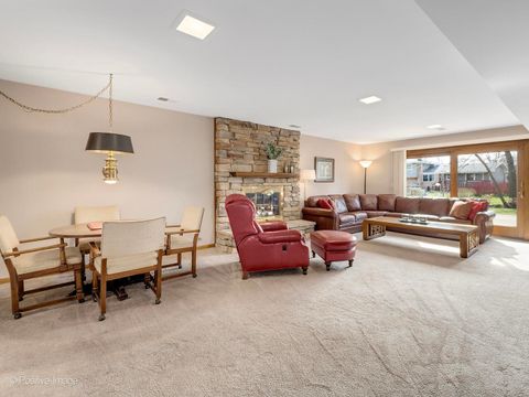 Tiny photo for 703 E Redwood Lane, Arlington Heights, IL 60004 (MLS # 12602273)