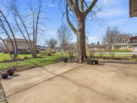 Tiny photo for 703 E Redwood Lane, Arlington Heights, IL 60004 (MLS # 12602273)