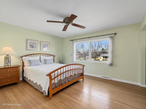 Tiny photo for 703 E Redwood Lane, Arlington Heights, IL 60004 (MLS # 12602273)
