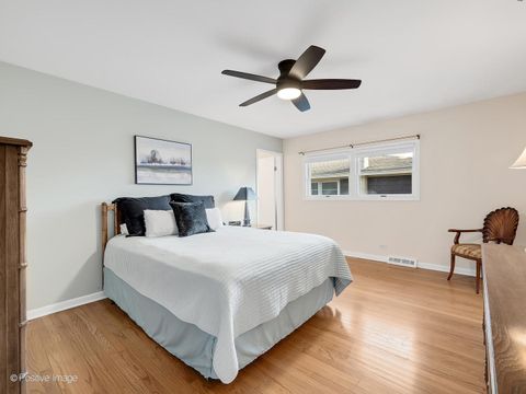 Tiny photo for 703 E Redwood Lane, Arlington Heights, IL 60004 (MLS # 12602273)