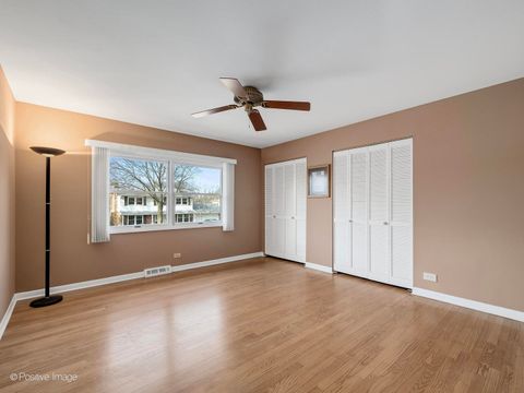 Tiny photo for 703 E Redwood Lane, Arlington Heights, IL 60004 (MLS # 12602273)