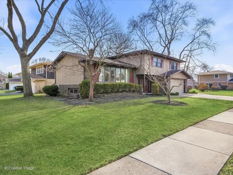 Tiny photo for 703 E Redwood Lane, Arlington Heights, IL 60004 (MLS # 12602273)