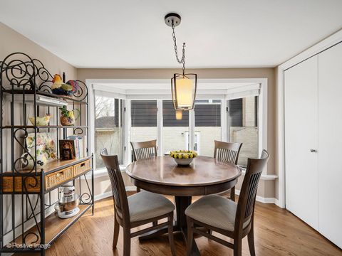 Tiny photo for 703 E Redwood Lane, Arlington Heights, IL 60004 (MLS # 12602273)