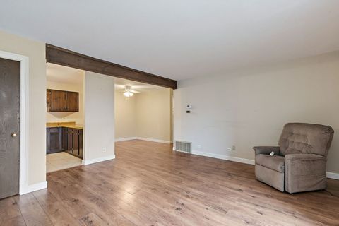 Tiny photo for 979 Golf Course Road #2, Crystal Lake, IL 60014 (MLS # 12619931)