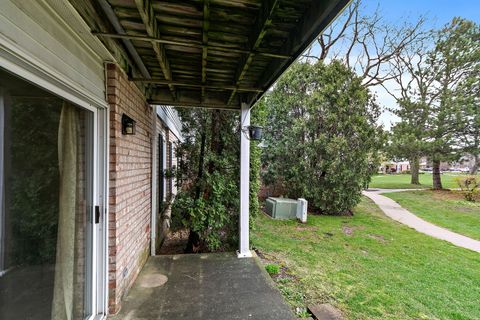 Tiny photo for 979 Golf Course Road #2, Crystal Lake, IL 60014 (MLS # 12619931)