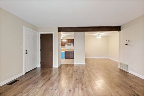 Tiny photo for 979 Golf Course Road #2, Crystal Lake, IL 60014 (MLS # 12619931)