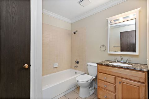 Tiny photo for 979 Golf Course Road #2, Crystal Lake, IL 60014 (MLS # 12619931)