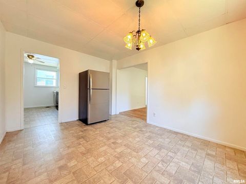 Tiny photo for 123 W COLLEGE Street, Harrisburg, IL 62946 (MLS # EB458397)