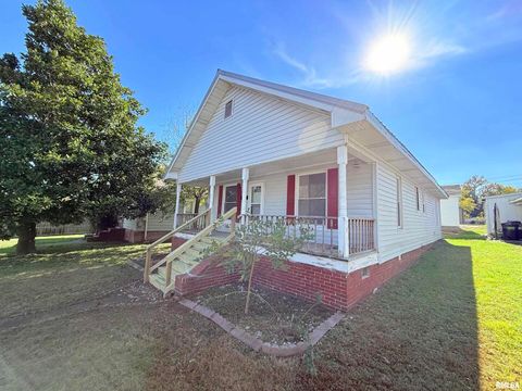 Tiny photo for 123 W COLLEGE Street, Harrisburg, IL 62946 (MLS # EB458397)