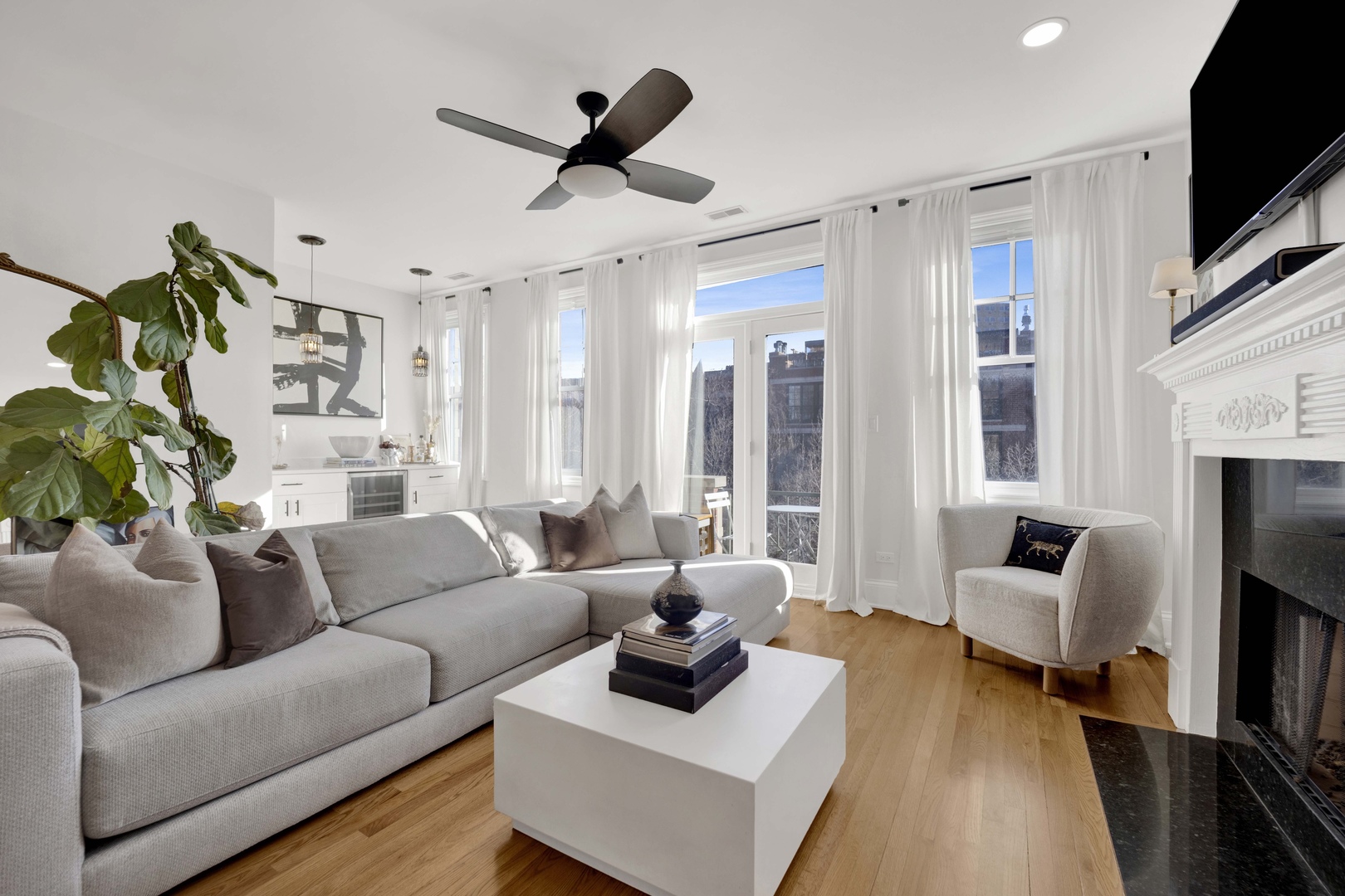 856 W Buckingham Place 3SW