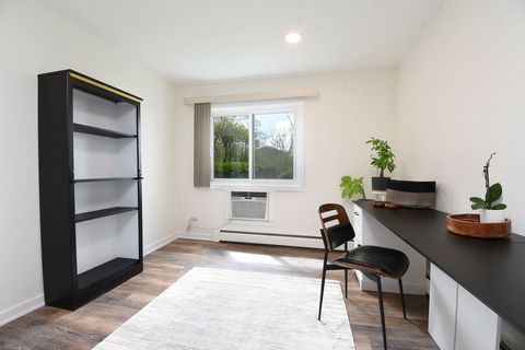 Tiny photo for 10357 Dearlove Road #1J, Glenview, IL 60025 (MLS # 12628009)