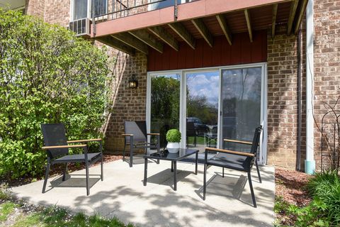 Tiny photo for 10357 Dearlove Road #1J, Glenview, IL 60025 (MLS # 12628009)