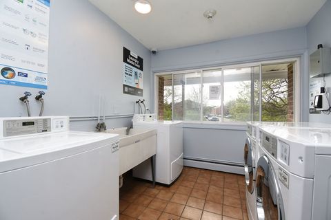 Tiny photo for 10357 Dearlove Road #1J, Glenview, IL 60025 (MLS # 12628009)