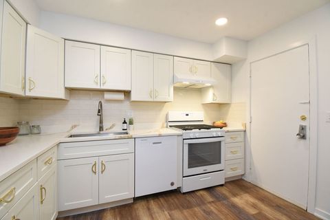 Tiny photo for 10357 Dearlove Road #1J, Glenview, IL 60025 (MLS # 12628009)