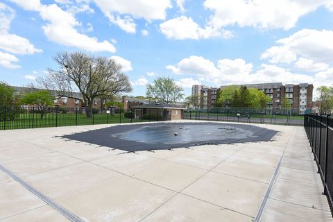 Tiny photo for 10357 Dearlove Road #1J, Glenview, IL 60025 (MLS # 12628009)