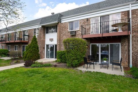 Photo of 10357 Dearlove Road #1J, Glenview, IL 60025 (MLS # 12628009)