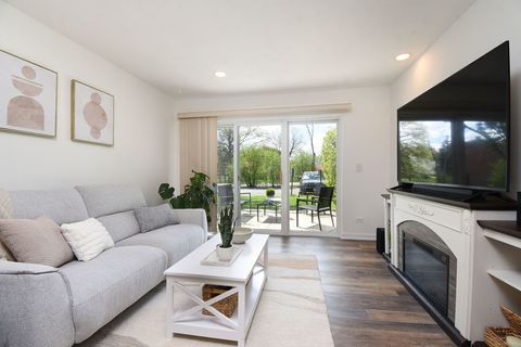 Tiny photo for 10357 Dearlove Road #1J, Glenview, IL 60025 (MLS # 12628009)