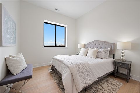 Tiny photo for 5340 N Lincoln Avenue #303, Chicago, IL 60625 (MLS # 12602373)