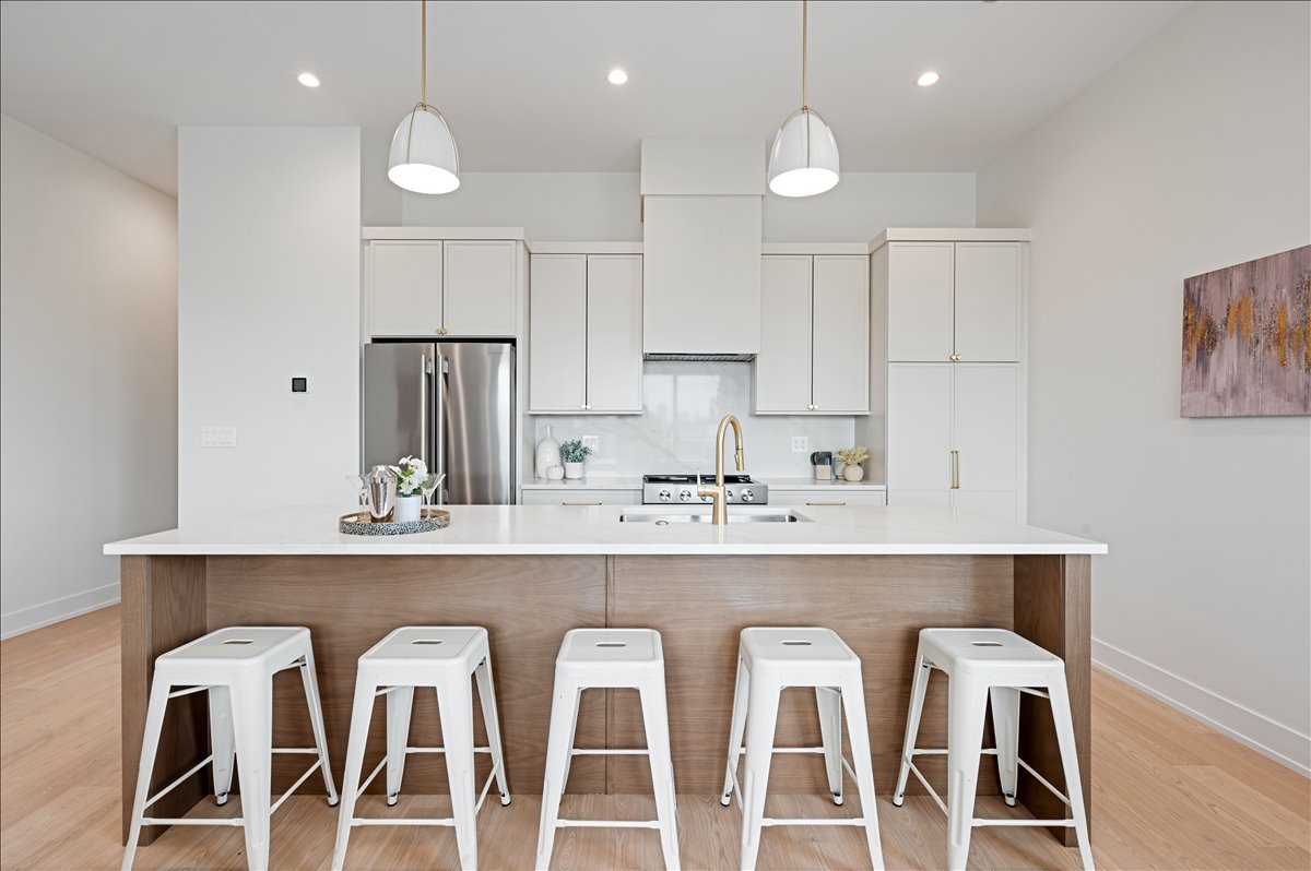 5340 N Lincoln Avenue 303