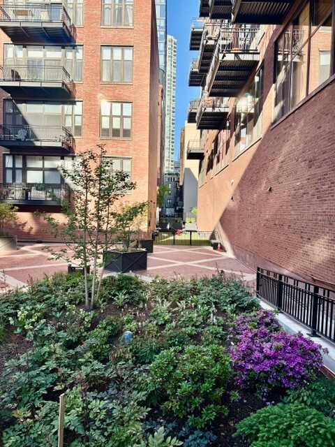 333 W Hubbard Street 4A