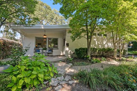 Tiny photo for 208 Park Lane, Lake Bluff, IL 60044 (MLS # 12474551)