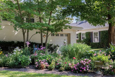 Tiny photo for 208 Park Lane, Lake Bluff, IL 60044 (MLS # 12474551)
