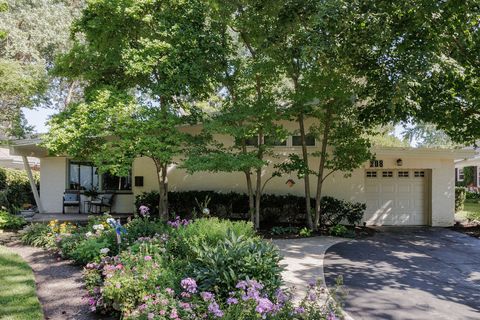 Photo of 208 Park Lane, Lake Bluff, IL 60044 (MLS # 12474551) Photo of 208 Park Lane, Lake Bluff, IL 60044 (MLS # 12474551)