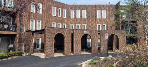 Photo of 1430 Sandstone Drive #201, Wheeling, IL 60090 (MLS # 12615627)