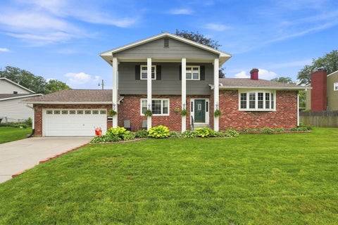 Photo of 2305 E 32nd Street, Davenport, IA 52807 (MLS # 12728842)
